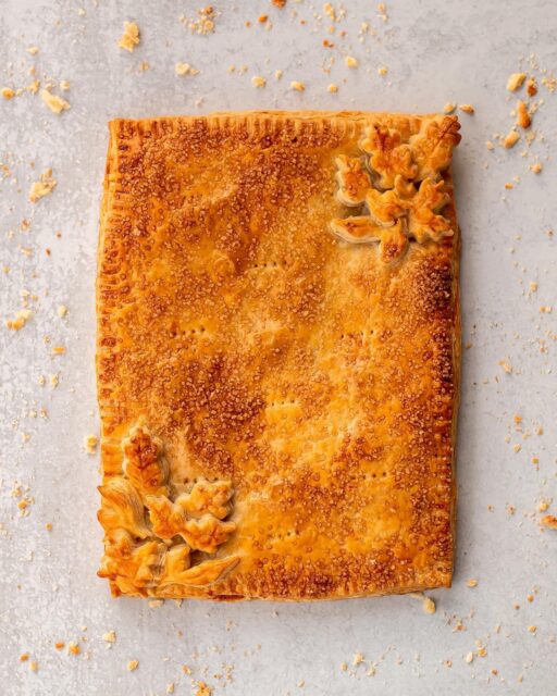 I made you a giant pumpkin pop tart—hope you like it. 🥹 Keep swiping through to see the filling! I rolled out and used the scraps for some fancy foliage bits, gotta use all that dough! Flaky pie dough with turbinado sugar overtop + creamy pumpkin filling = cozy/happy. 👌🏻

Also I’m sorry, hand pies/pop tarts > pie due to that crust to filling ratio—it just can’t be beat. 🤤
.
.
.
.
.
.
.
.
.
.
.
.
.
.
.
.
.
.
#poptarts #handpies #pie #piecrust #pumpkinpie #pumpkinseason #pumpkineverything #thanksgivingday #thanksgivingdesserts #homebakers #pastryinspiration #pastryelite #flaky #holidaybaking #f52community #dessertblogger #foodphotographer #foodstylish #bakingday #pastrychefs